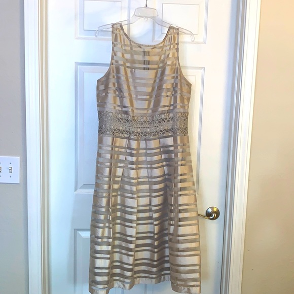 TAHARI PARTY DRESS - Picture 3 of 10